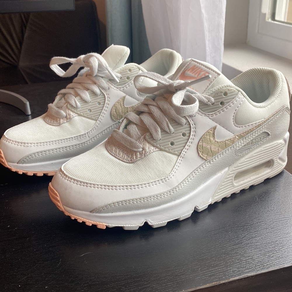 Women’s Nike Layers Zebra Patterns On Snakeskin A… - image 1